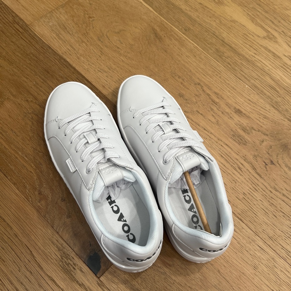 NEW Women’s Coach Sneakers in White Size 8.5